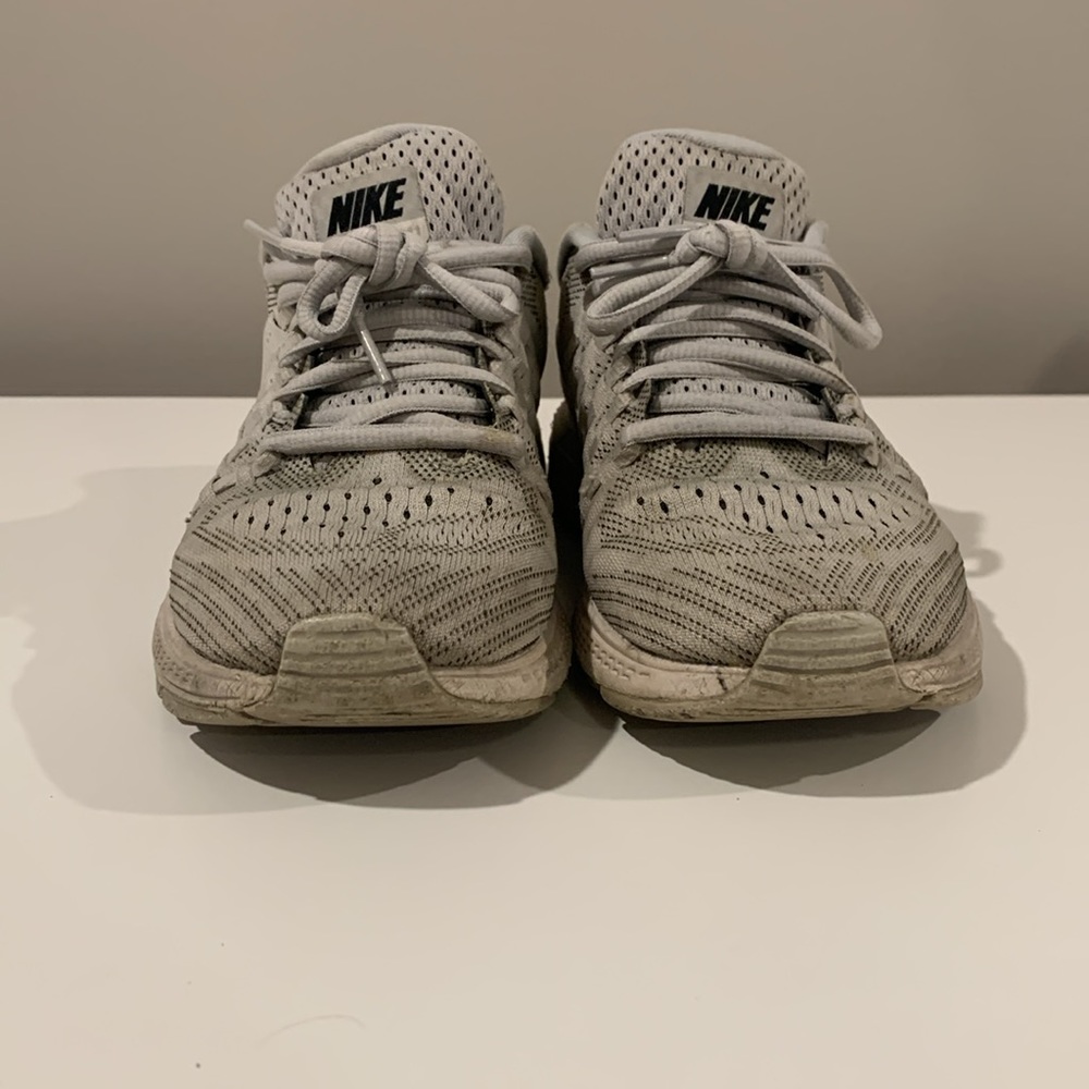 Sneaks - Picture 2 of 6